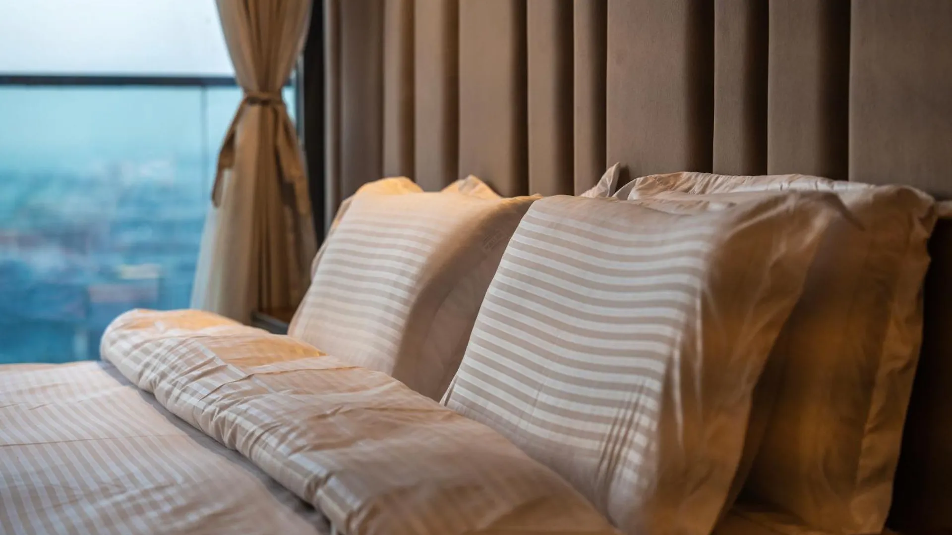 Hausreserv At Paramount Midtown Hotel - Infinity Pool With Burj Khalifa View - Luxury Apartments Dubai