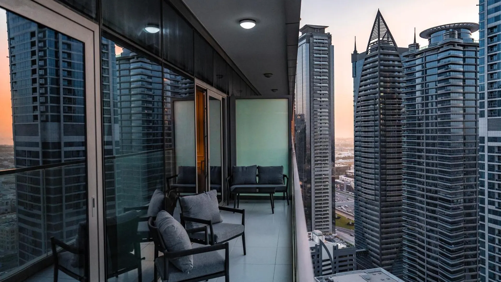 Hausreserv At Paramount Midtown Hotel - Infinity Pool With Burj Khalifa View - Luxury Apartments Dubai 0*,  United Arab Emirates
