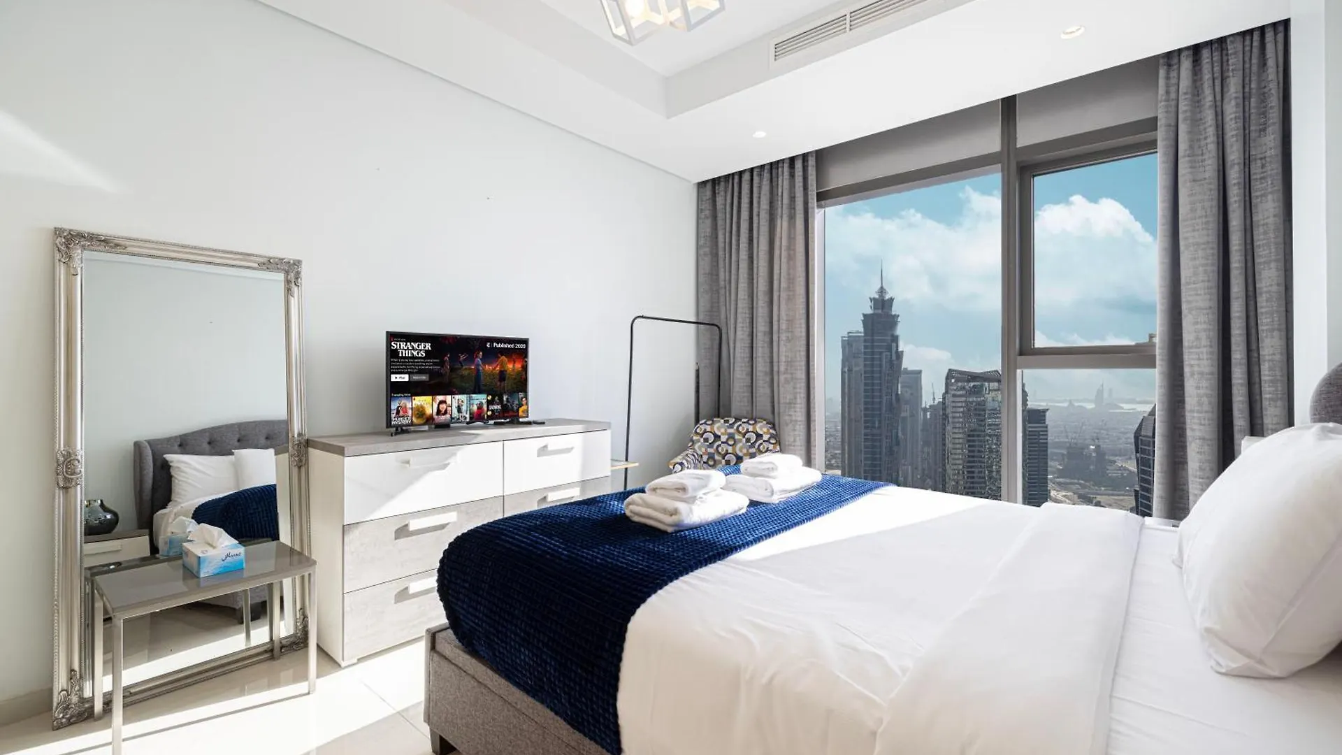 Hausreserv At Paramount Midtown Hotel - Infinity Pool With Burj Khalifa View - Luxury Apartments Dubai
